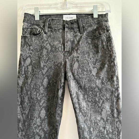 FRAME Denim Dark Grey/Black Le Skinny de Jeanne Mid Rise Crop Python Print Jeans - Picture 7 of 12
